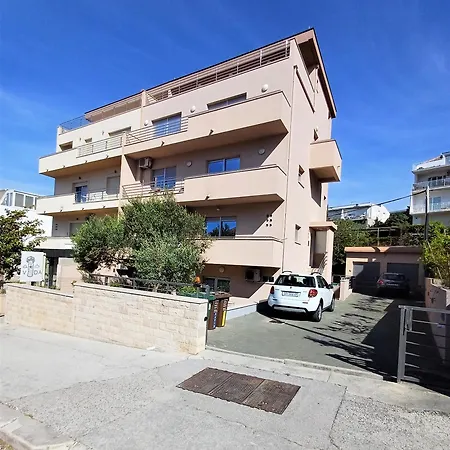 Zenta With Free Private Parking Apartment *