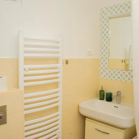 Zenta With Free Private Parking Apartment *
