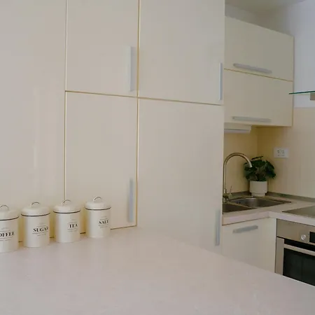 Zenta With Free Private Parking Apartment